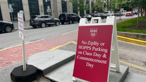 A frame sign saying no parking